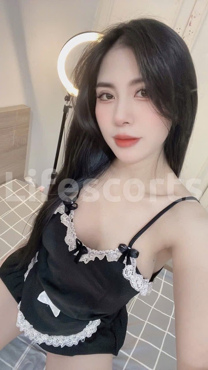 Mina - escort en Abu Dhabi, foto 1