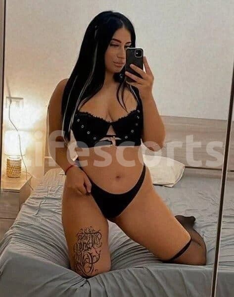 Yasmini - escort Romana en Rimini, foto 1