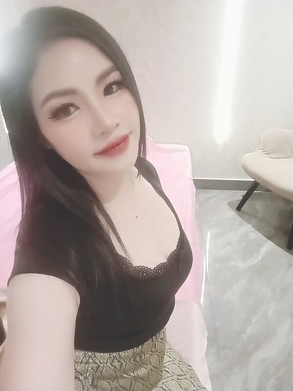 Luna, escort en Abu Dabi